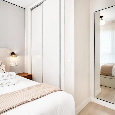Apartment Exclusive Apartment In The Centre With Parking Rems