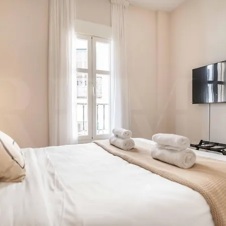 Exclusive Apartment In The Centre With Parking Rems Apartment *