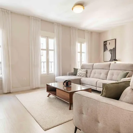 Exclusive Apartment In The Centre With Parking Rems Apartment *