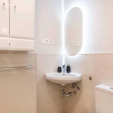 Apartment Exclusive Apartment In The Centre With Parking Rems *